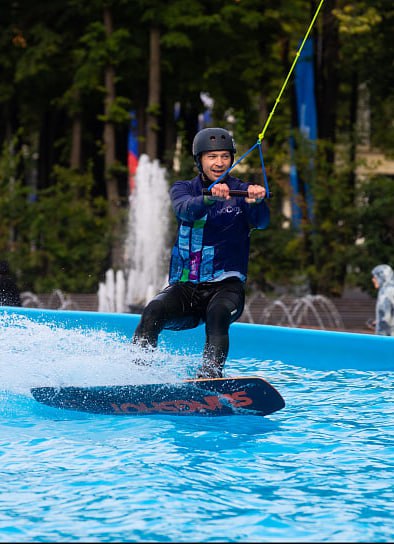 🏄🏼‍♀️Бесплатный вейкбординг и аэротруба откроется в Сколково
с 1 августа
Опытные тренеры научат всех желающих выполнять базовые элементы вейкбординга
Доступно для всех уровней подготовки
📍СК «Сколково... | Сетка — социальная сеть от hh.ru