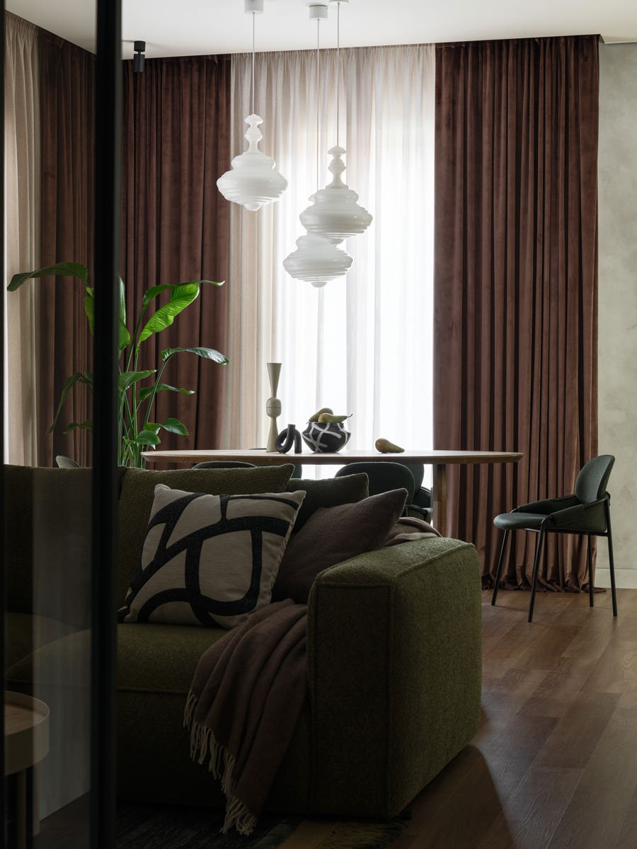 Шероховатые стены, много дерева и динамичное освещение — атмосфера горного ландшафта в доме для семьи путешественников по проекту дизайнера Наталии Шелепниковой | Сетка — социальная сеть от hh.ru