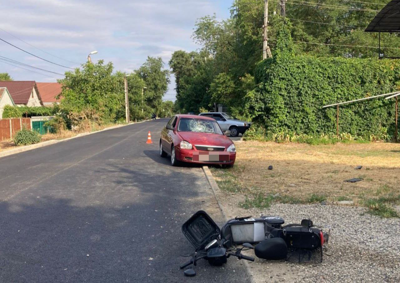 В Будённовске автомобиль сбил электросамокатчика
21 июля около 16:30 на улице Кирпичных Заводов водитель Лады Приоры совершил наезд на электросамокатчика, поворачивавшего налево | Сетка — социальная сеть от hh.ru