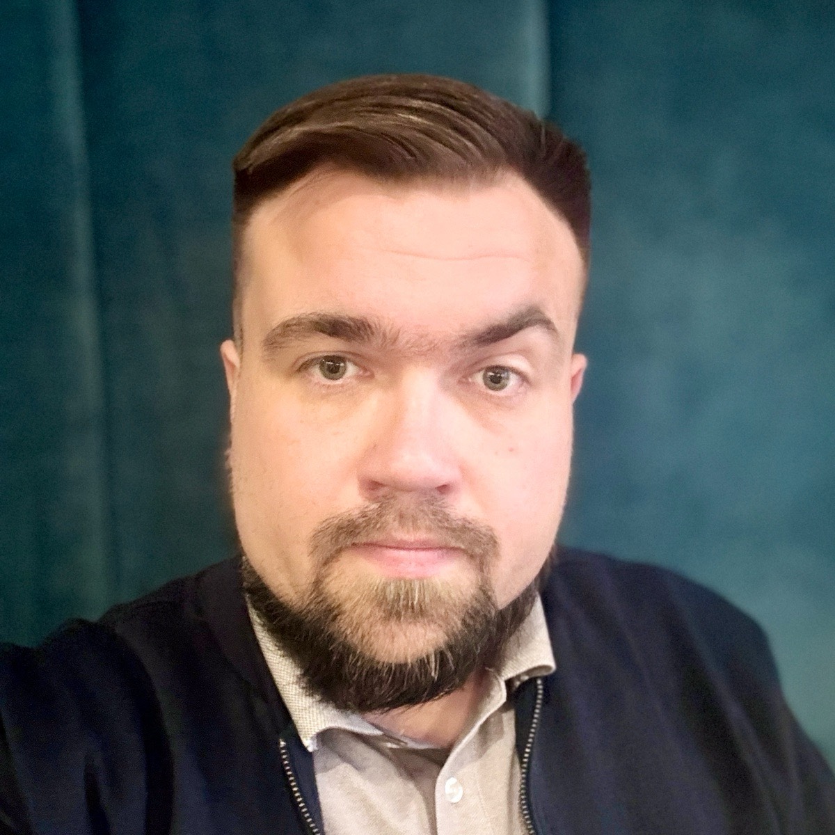 Алексей Тихонов