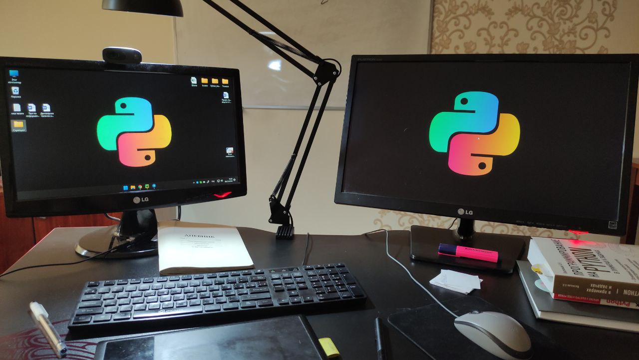 📌 Не ЕГЭ единым📌
✅ Минимализм и компактность⌨️🖥🖨
Оптимизация дошла и до моего рабочего места. Из комнаты был аннулирован рабочий стол больших габаритов | Сетка — социальная сеть от hh.ru