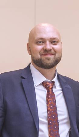 Дмитрий Опарин