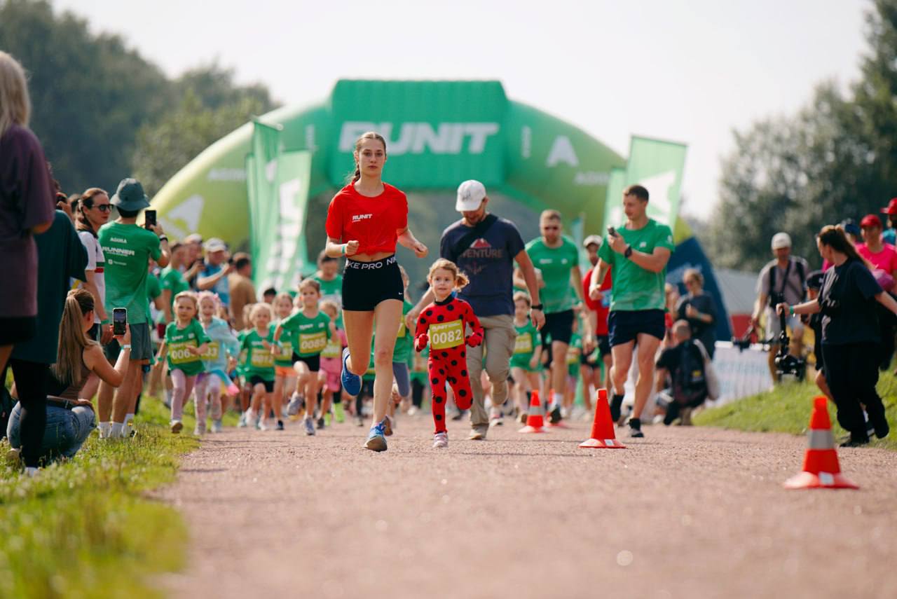 Как прошел главный летний фестиваль спорта и IT — делимся фото с RUNIT 2025: https://vk.com/album-16901973310430615
13 июля в Мещерском парке вырос огромный фестивальный городок в 4 гектара | Сетка — социальная сеть от hh.ru