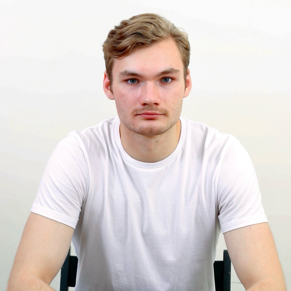 Роман Попов