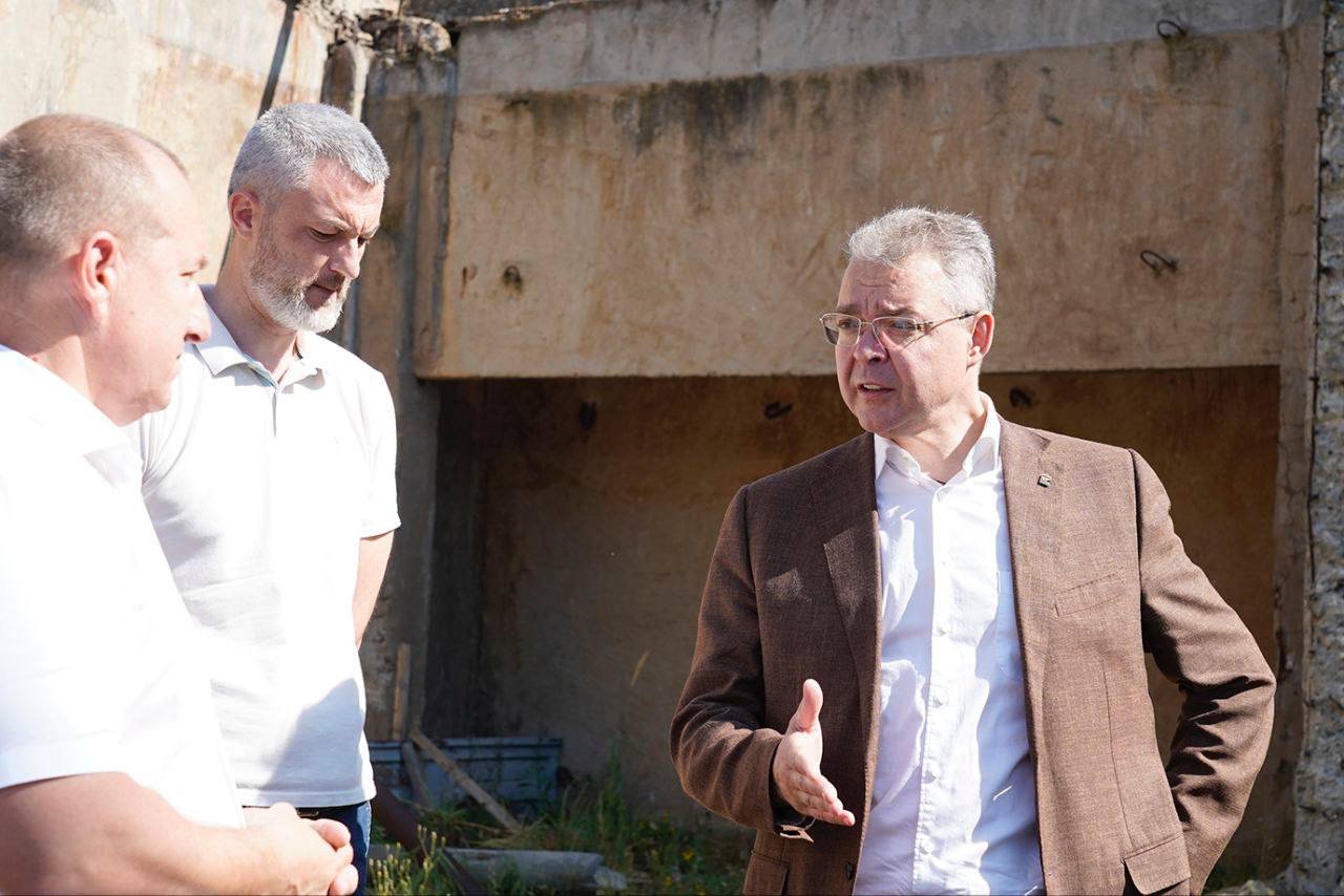 В Светлограде отремонтируют очистные сооружения водоснабжения🚰
Их осмотрел во время рабочей поездки губернатор Владимир Владимиров | Сетка — социальная сеть от hh.ru