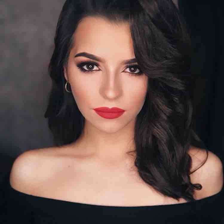 Александра Жукова