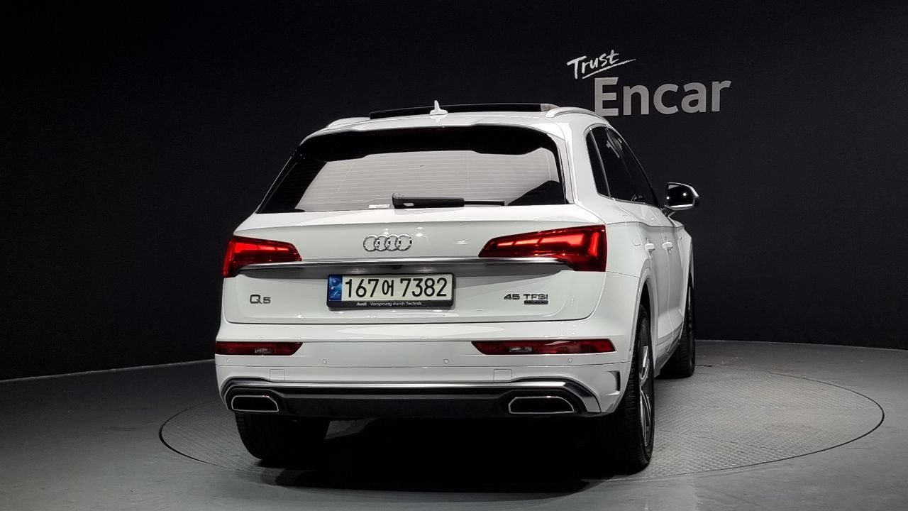 ❤️ Audi Q5 из Кореи под ключ
Пробег —  44.000 км
Год выпуска — 2021
Двигатель — бензин 2.0 л, 265 л | Сетка — социальная сеть от hh.ru