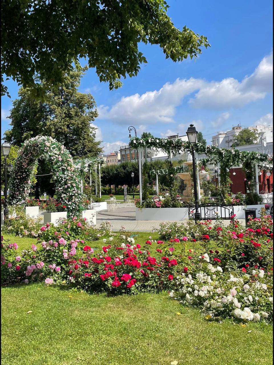 🌳Самый культурный парк Москвы
Круглосуточно
Между Садовым кольцом, Петровкой и Страстным бульваром прячется живописный и уютный парк — сад «Эрмитаж» | Сетка — социальная сеть от hh.ru