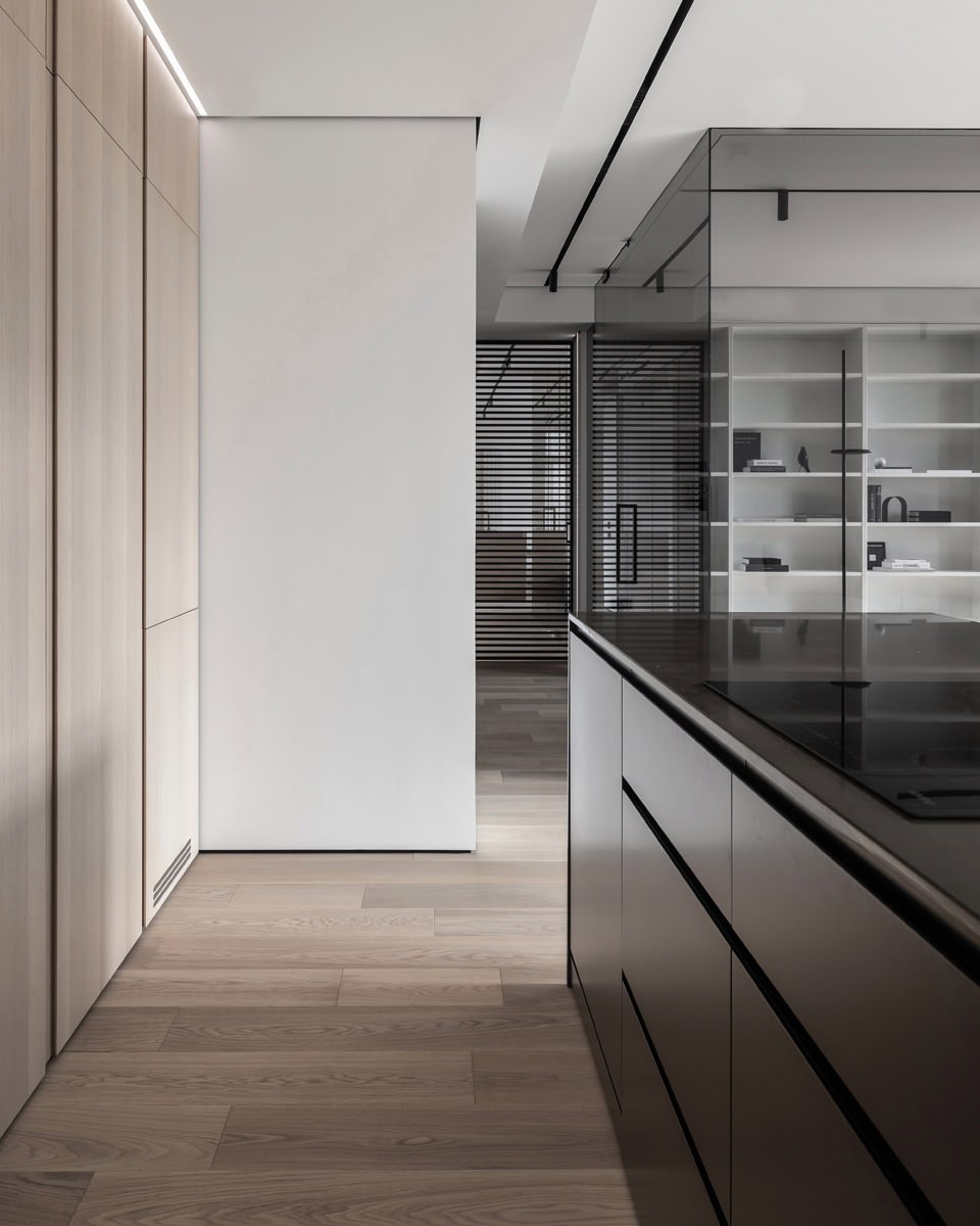 Вопреки стереотипу, что юристы предпочитают роскошные классические интерьеры с кожаными креслами, хозяйка квартиры в «Резиденциях композиторов» в Москве оказалась открыта современным минималистическим... | Сетка — социальная сеть от hh.ru