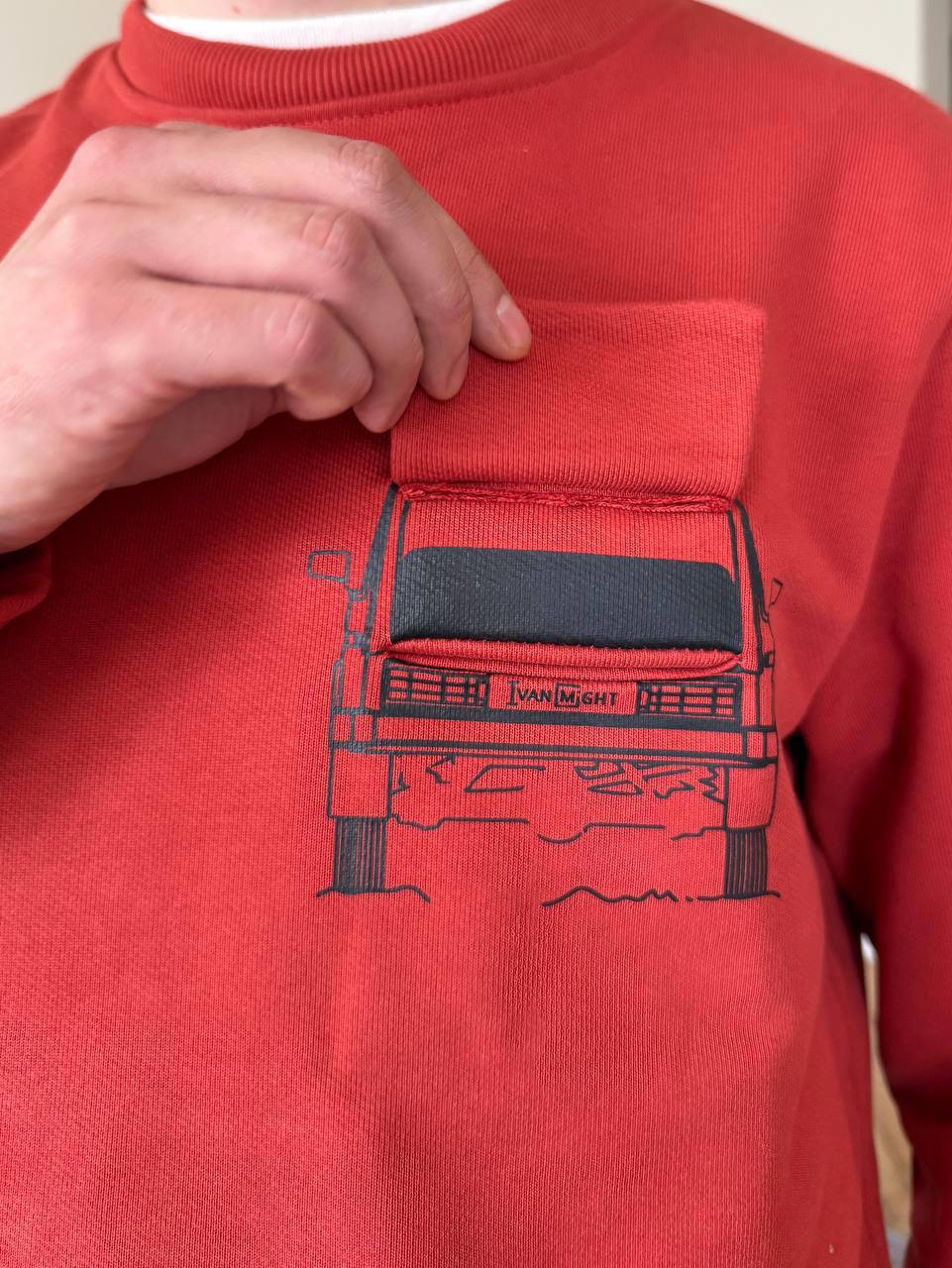 🚘 Поддержка отечественного автопрома вышла на новый уровень
Иван Майт выпустил свитшот с багажником Нивы | Сетка — социальная сеть от hh.ru