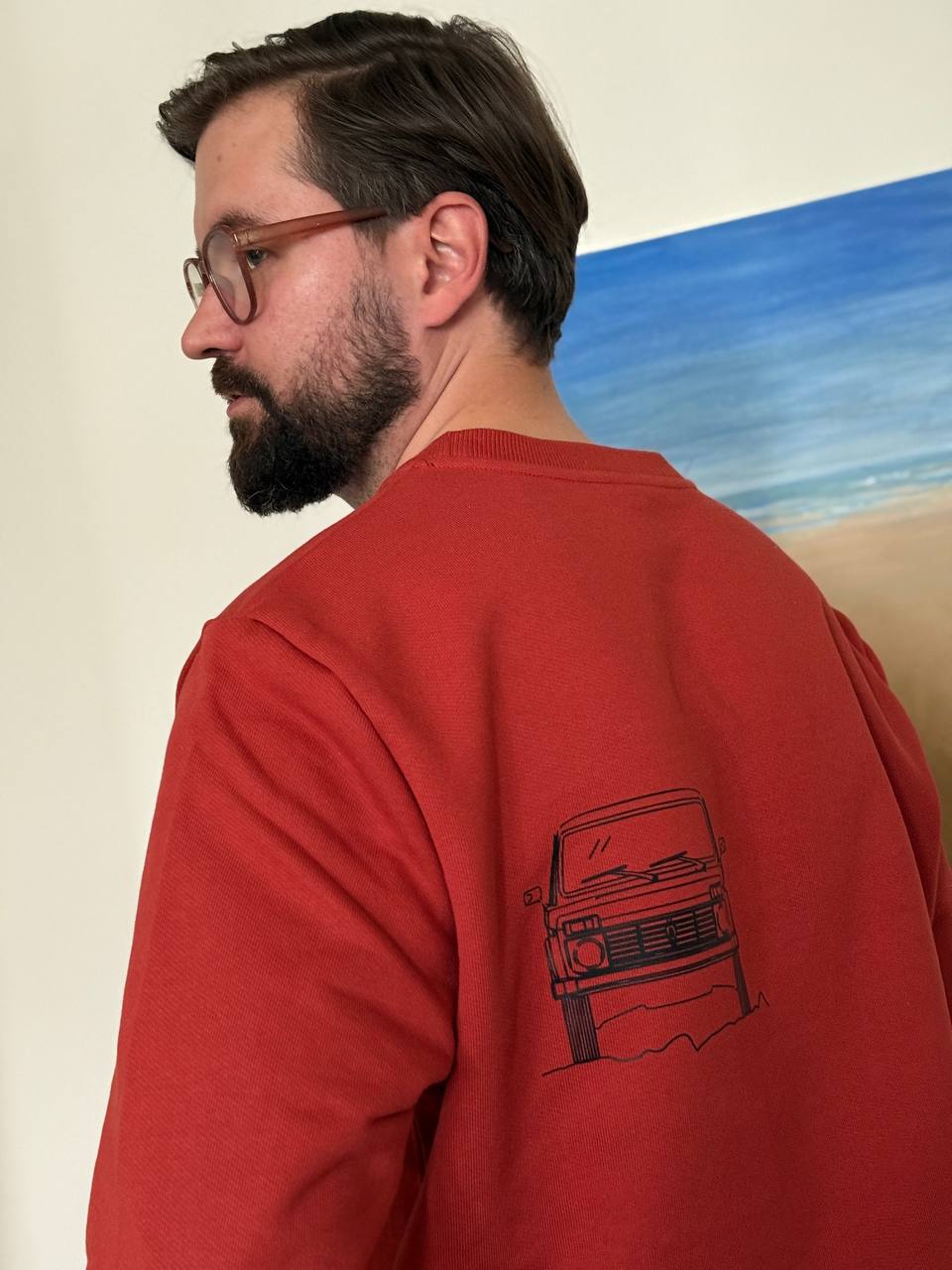 🚘 Поддержка отечественного автопрома вышла на новый уровень
Иван Майт выпустил свитшот с багажником Нивы | Сетка — социальная сеть от hh.ru