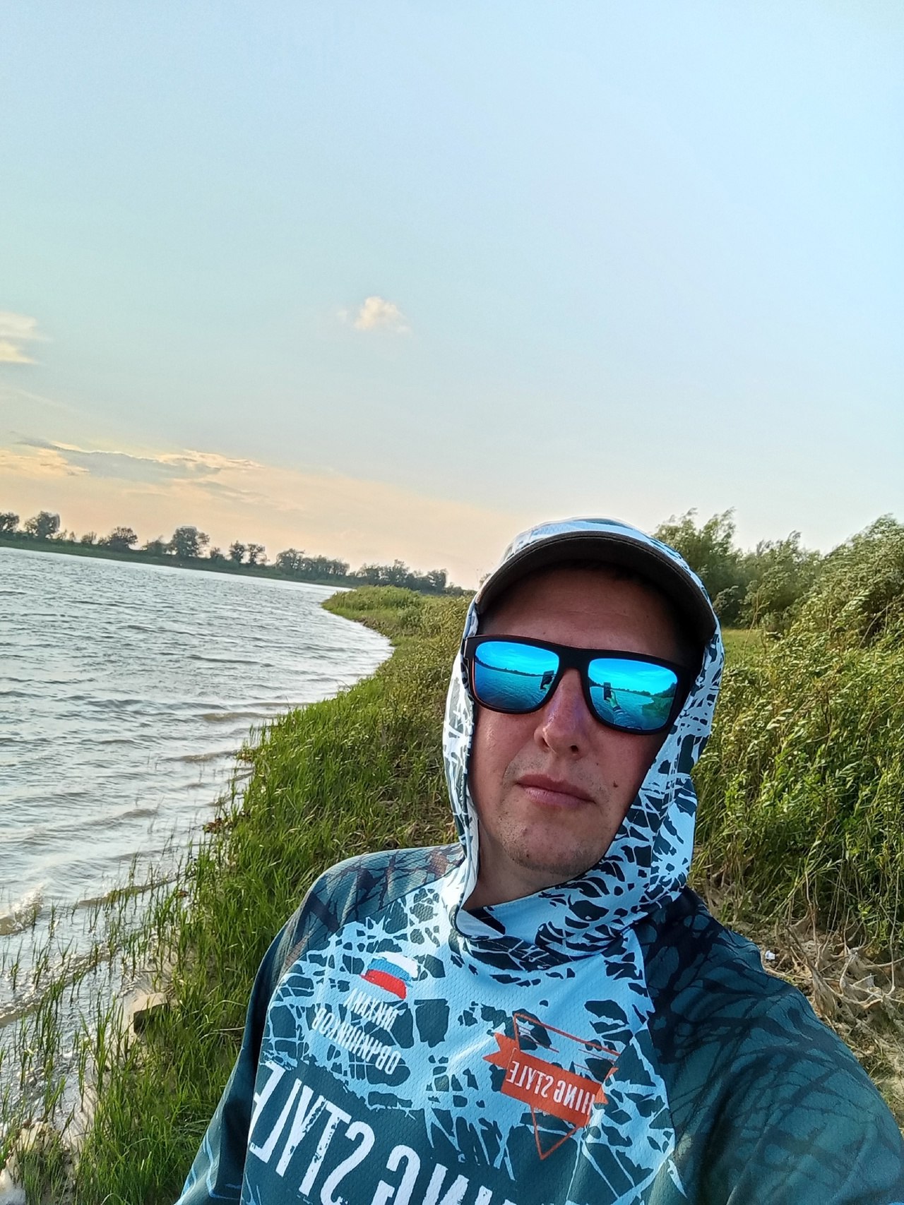 Всем доброго вечера! Выбрался на часок погонять хищника.
Но что-то он отказывается ловиться, хотя окунь отзывался на приманки.
Заодно протестировал очки от KIMOTO | Сетка — социальная сеть от hh.ru