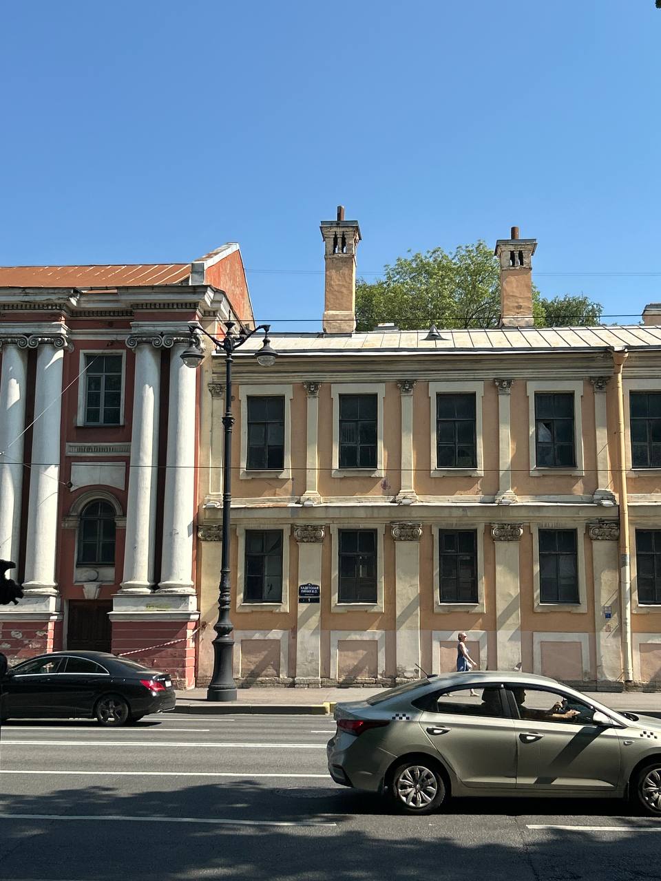 💙💎🩵
жара возвращает в детство — в тень деревьев у подъезда родного города, в тёплый асфальт под босыми ногами, в моё недовольное лицо, когда отправляешься на огород, а потом вдруг втягиваешься в эту т... | Сетка — социальная сеть от hh.ru