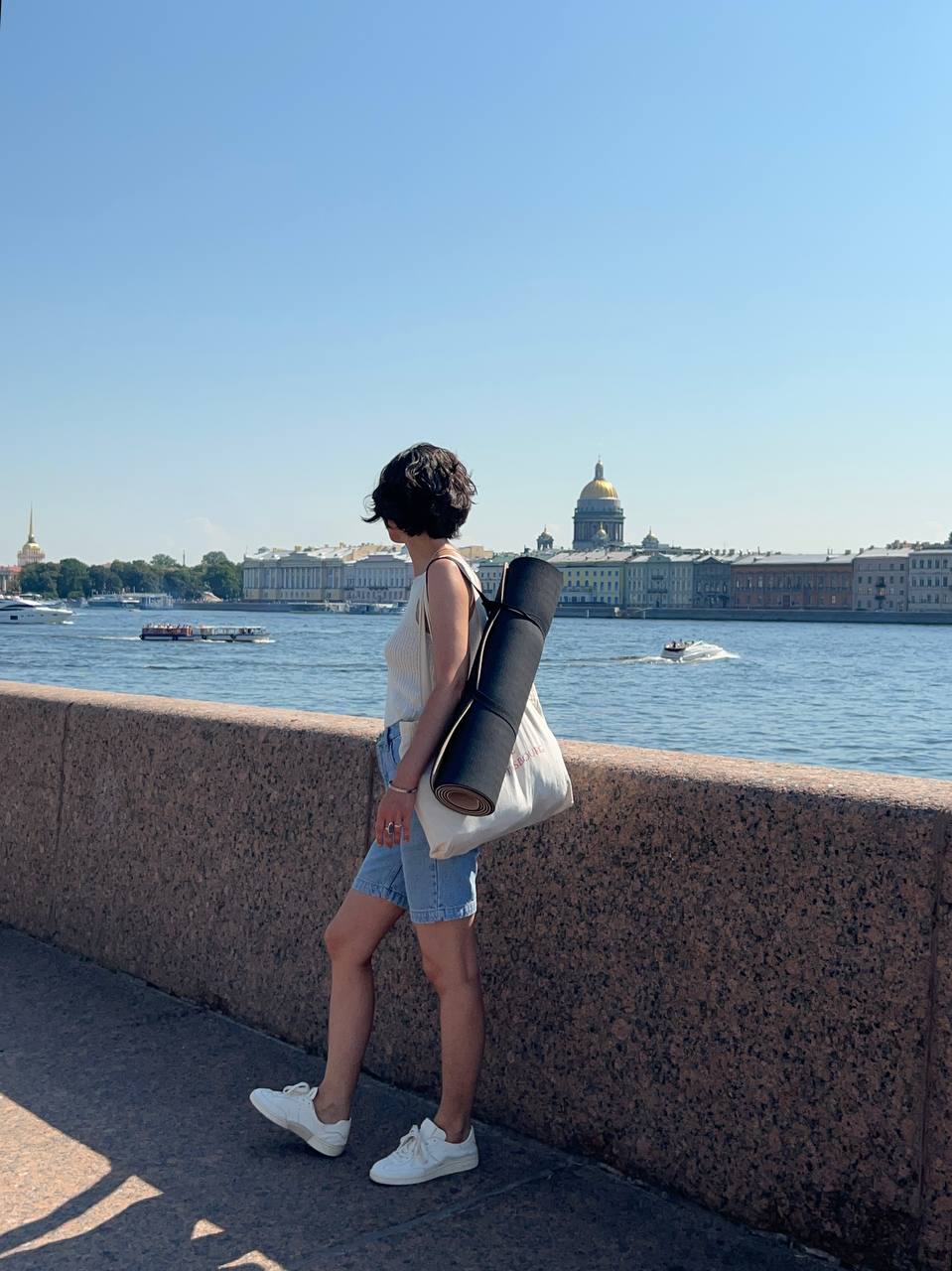 💙💎🩵
жара возвращает в детство — в тень деревьев у подъезда родного города, в тёплый асфальт под босыми ногами, в моё недовольное лицо, когда отправляешься на огород, а потом вдруг втягиваешься в эту т... | Сетка — социальная сеть от hh.ru