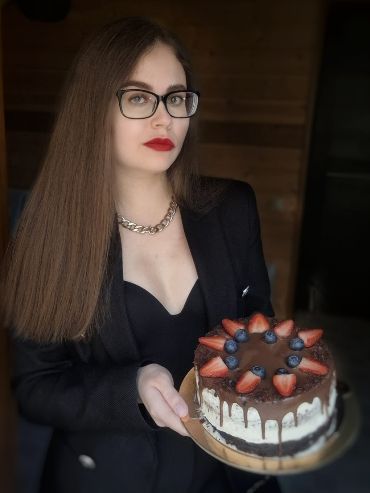 🎂 СЛАДКОЕ АЛИБИ 🍰
или история одного торта | Сетка — социальная сеть от hh.ru