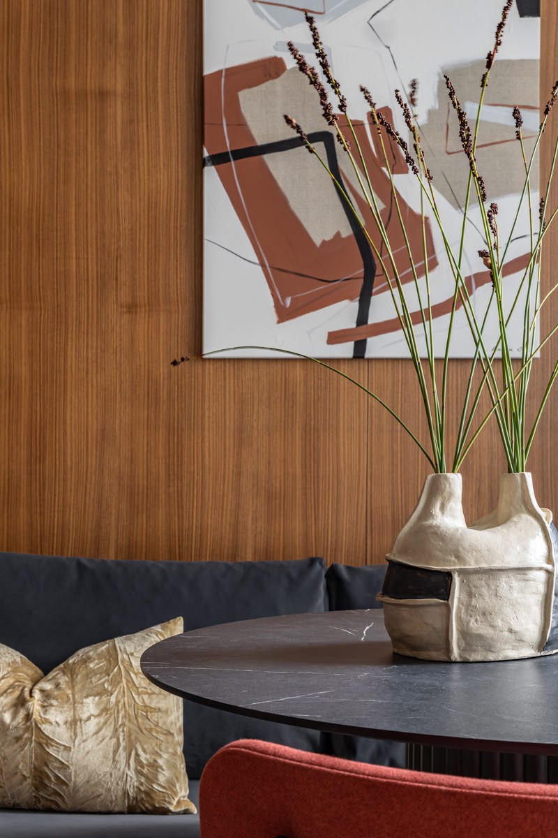 Новые заказчики нашли дизайнера Елену Кулешову не по знакомству, а через соцсети: мать и сын долгое время изучали ее работы и наконец пригласили сделать квартиру для молодого человека. Всего 38 кв | Сетка — социальная сеть от hh.ru