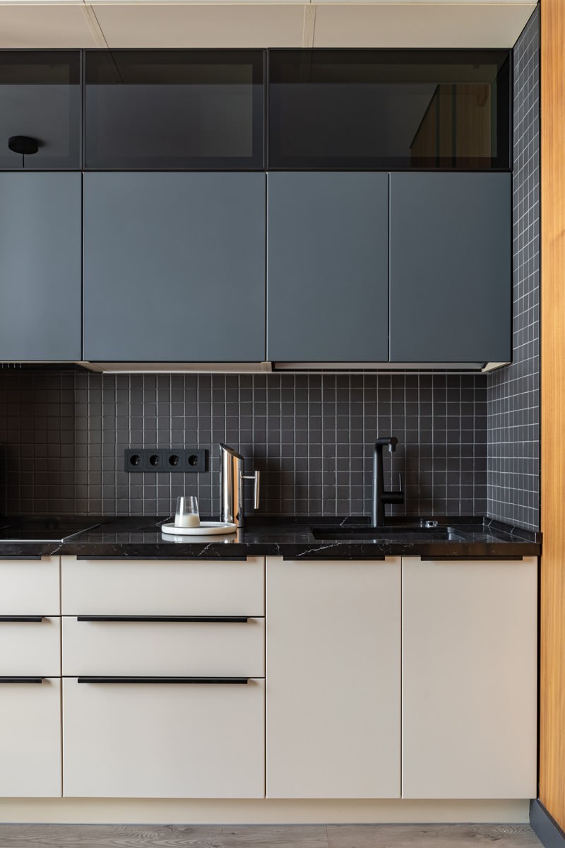 Новые заказчики нашли дизайнера Елену Кулешову не по знакомству, а через соцсети: мать и сын долгое время изучали ее работы и наконец пригласили сделать квартиру для молодого человека. Всего 38 кв | Сетка — социальная сеть от hh.ru