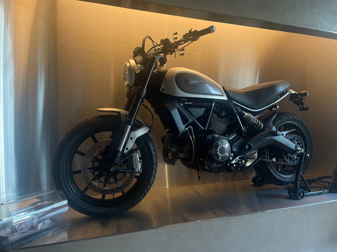 #новыеместа
St.Riders Coffee
На неделе на ул.Таганской, 1/2с2 открылась кофейня St.Riders coffee. В меню классика и спешл типа фильтр кофе с вишней | Сетка — социальная сеть от hh.ru