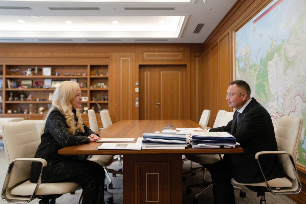 Министр строительства и ЖКХ РФ провел рабочую встречу с главным управляющим партнёром по городскому развитию ВЭБ | Сетка — социальная сеть от hh.ru