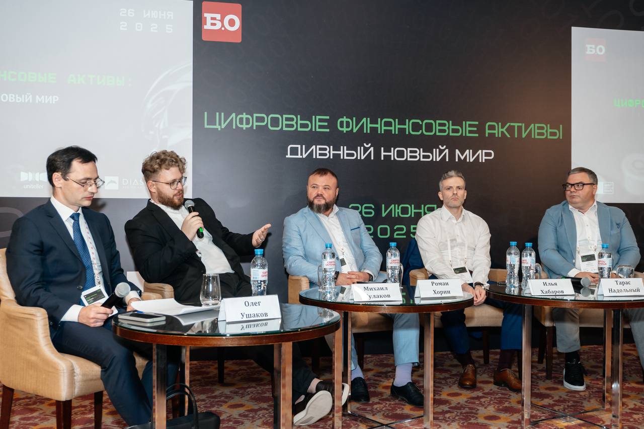 А пока я жду вас на вебине. Подъехало немного фоток с последней конференции 🤖 | Сетка — социальная сеть от hh.ru