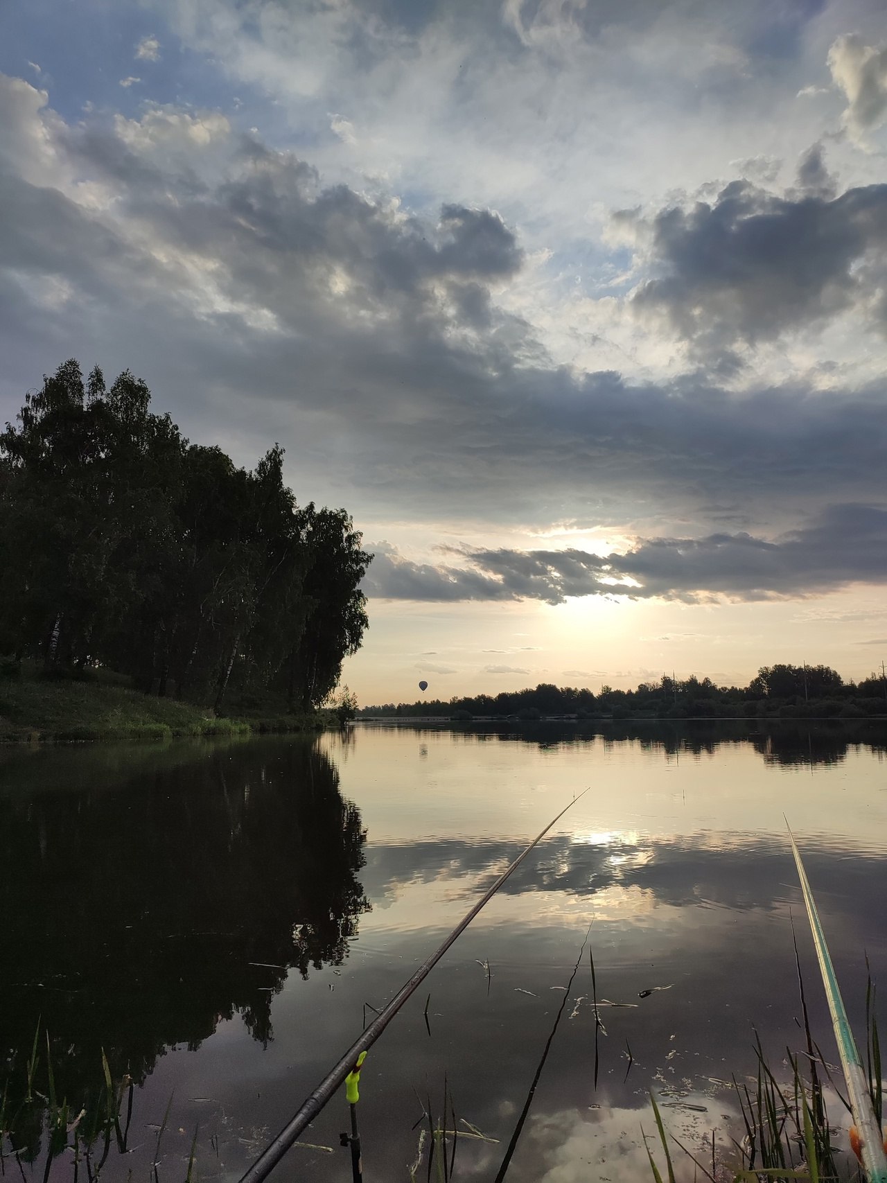 Савинское озеро недалеко от Томска.
Приехал на рыбалку к 6 и был до 11. Хочу сказать, что приезжать похоже надо было ещё раньше. После 9 клёва уже не было | Сетка — социальная сеть от hh.ru