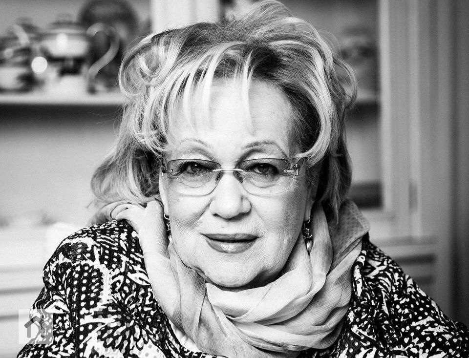 Стихотворение Галины Борисовны Волчек (как завещание):
Уходя, оставьте Свет! Это больше, чем остаться...
Это лучше, чем прощаться и важней, чем дать совет.. | Сетка — социальная сеть от hh.ru