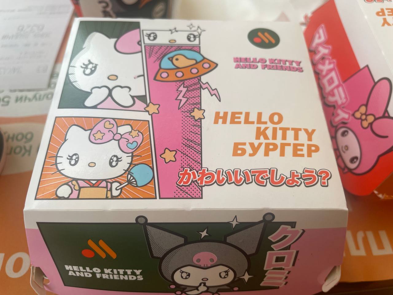 #обзоры
Меню Hello kitty во «Вкусно — и точка»
Пора добавлять в мир новых красок и попробовать меню Hello kitty во «Вкусно — и точка», подумал я и заказал новые позиции.
Hello Kitty Бургер (от 255р) | Сетка — социальная сеть от hh.ru
