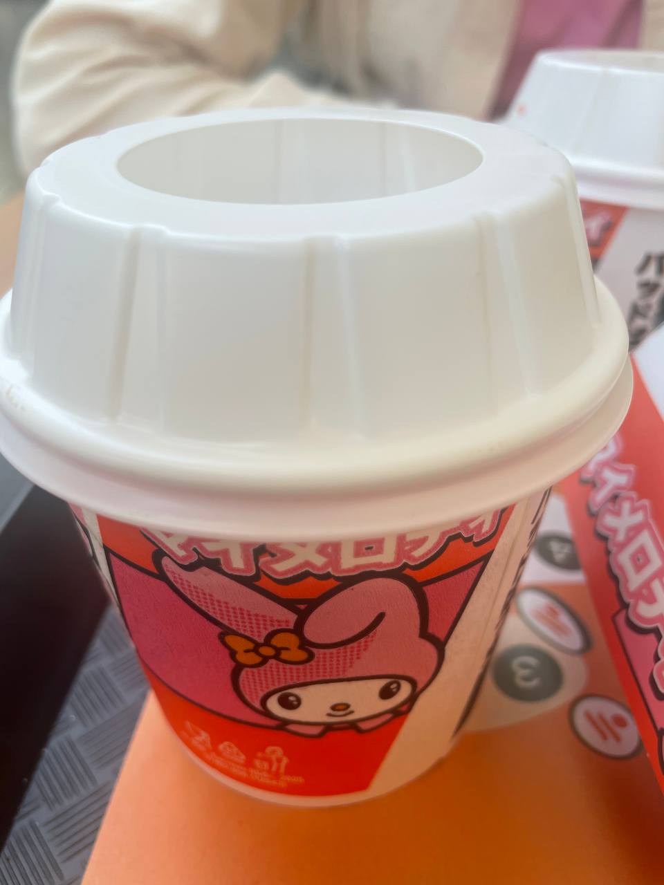 #обзоры
Меню Hello kitty во «Вкусно — и точка»
Пора добавлять в мир новых красок и попробовать меню Hello kitty во «Вкусно — и точка», подумал я и заказал новые позиции.
Hello Kitty Бургер (от 255р) | Сетка — социальная сеть от hh.ru