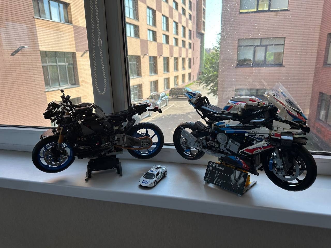 "Иногда у наших коллег бывает свободное время — и тогда наступает время LEGO! 😊
#LEGO #Творчество #Команда #ОфиснаяЖизнь #КорпоративнаяКультура #Идеи #Конструктор #РаботаемИграя" | Сетка — социальная сеть от hh.ru