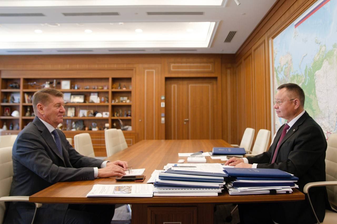 Министр строительства и ЖКХ РФ Ирек Файзуллин провел рабочую встречу с Председателем Комитета Совета Федерации по федеративному устройству, региональной политике, местному самоуправлению и делам Север... | Сетка — социальная сеть от hh.ru