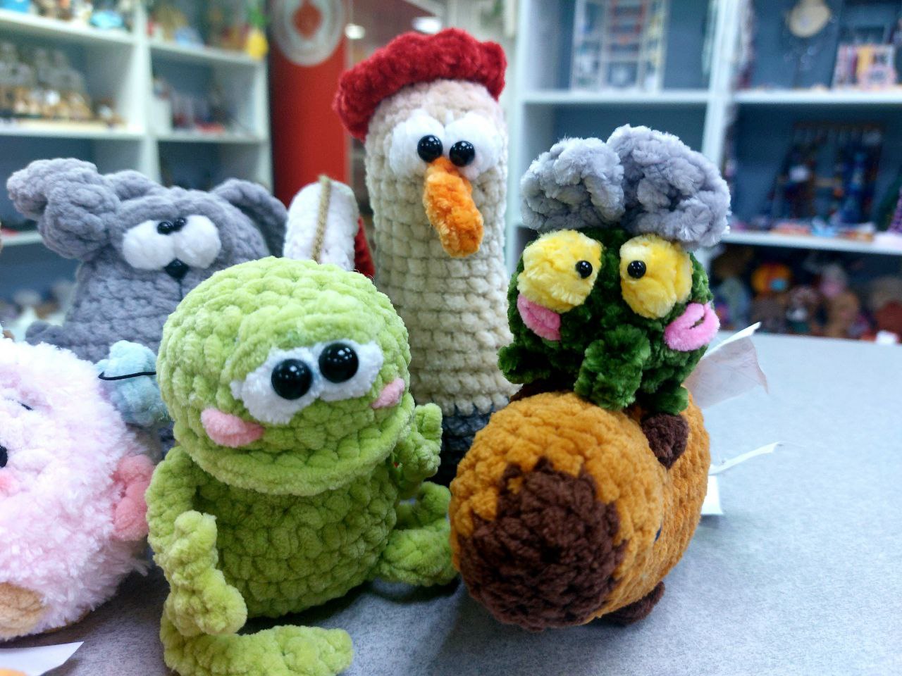 Белка (грациозно запрыгивает в кадр): Так, стоп! Я тут не просто так — я освещение. Смотрите, я красотка | Сетка — социальная сеть от hh.ru