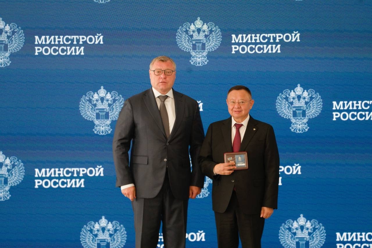 В Минстрое России состоялось награждение за эффективное содействие развитию строительной отрасли Астраханской области
Губернатор Астраханской области Игорь Бабушкин наградил Министра строительства и Ж... | Сетка — социальная сеть от hh.ru