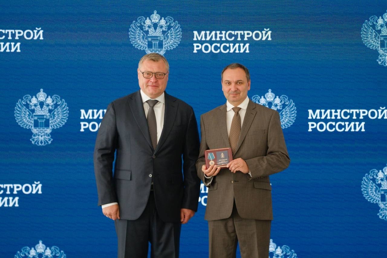 В Минстрое России состоялось награждение за эффективное содействие развитию строительной отрасли Астраханской области
Губернатор Астраханской области Игорь Бабушкин наградил Министра строительства и Ж... | Сетка — социальная сеть от hh.ru