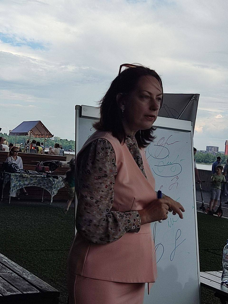 А есть здесь фотографы?
Друзья, мы Центром 02.08 на Центральной набережной г | Сетка — социальная сеть от hh.ru