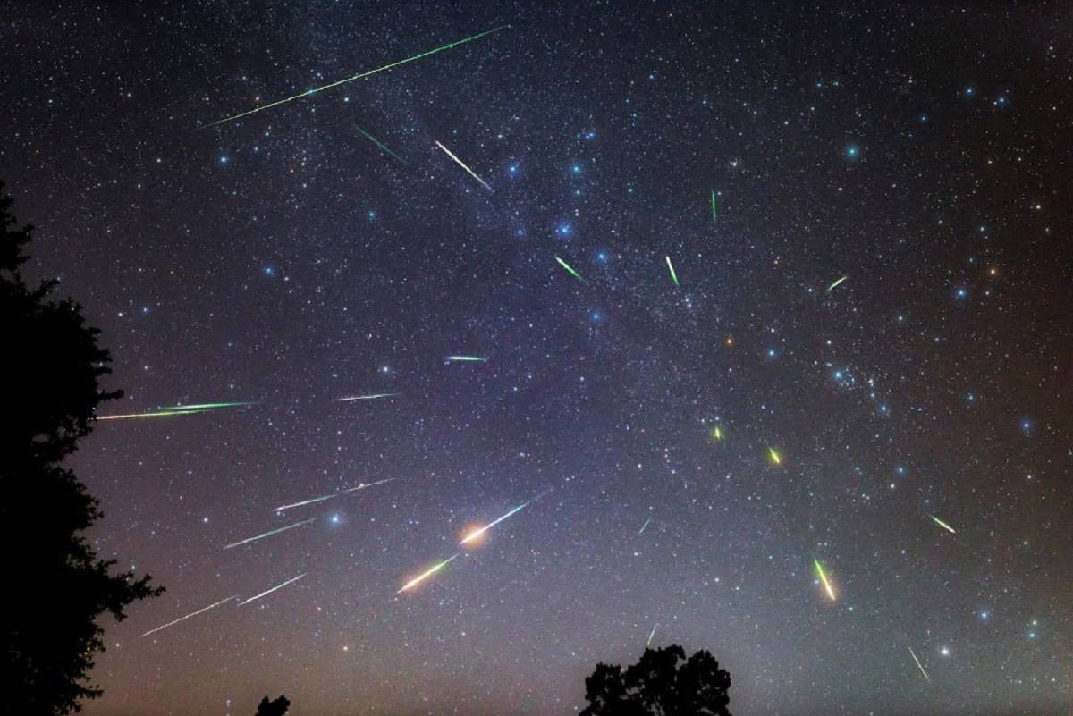 🌌В ночь на четверг москвичи смогут увидеть двойной звездопад
Пики сразу двух метеорных потоков — Южных дельта-Акварид и альфа-Каприкорнид — совпадут | Сетка — социальная сеть от hh.ru