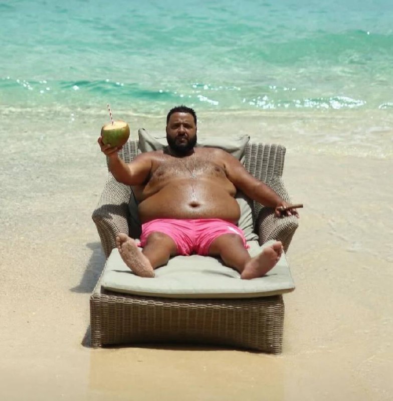 DJ Khaled сделал идеальную фотографию для ваших аватарок под day off.
забирайте, лучше уже не будет | Сетка — социальная сеть от hh.ru
