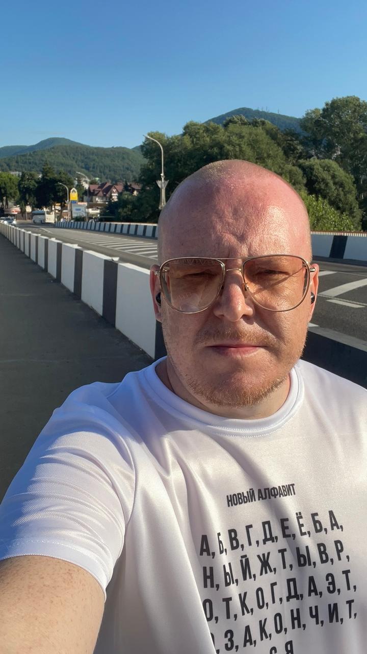 "ПРИШЛИТЕ ПОРТФОЛИО"
Не первый раз говорю про то, что если вы работаете с серьезными клиентами, вы не имеете права не то что схемы воронок показывать, но и называть сумму прибыли и вообще финзатраты | Сетка — социальная сеть от hh.ru