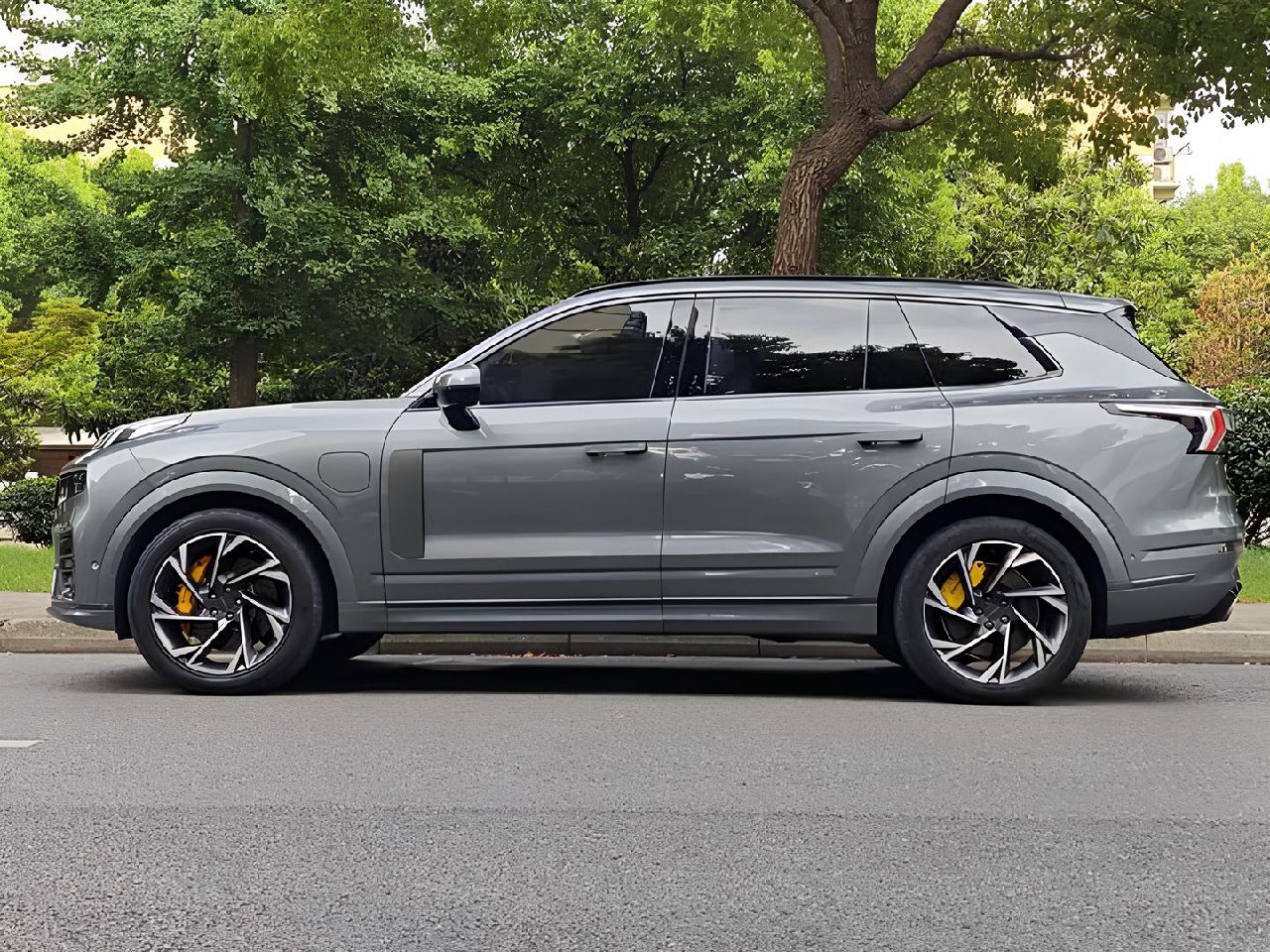 Lynk & Co 09 EM-P Ultra | Сетка — социальная сеть от hh.ru