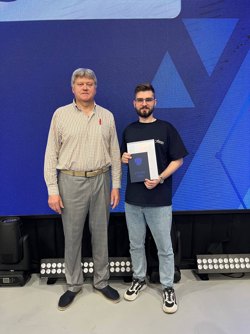 БАКАЛАВРСКАЯ ВКР
🧑‍🎓 Принял решение обнародовать свою бакалаврскую выпускную квалификационную работу на тему "Разработка автоматизированного электропривода экспериментального ленточного конвейера" | Сетка — социальная сеть от hh.ru