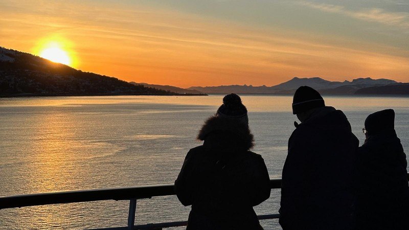 Midnight Sun Cruise
Experience the Magic of the Midnight Sun on a Norwegian Cruise
A midnight sun cruise offers a unique journey where time seems to disappear | Сетка — социальная сеть от hh.ru