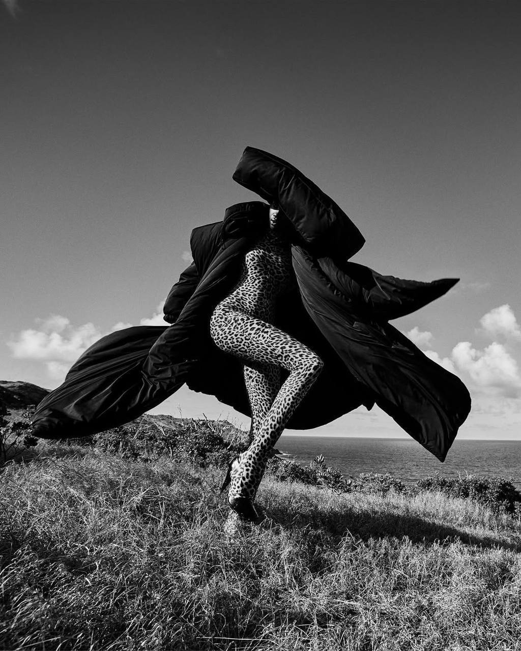 Утонченная красота природы и человека — «Vogue France»🤍
*На обложке Анок Яй | Сетка — социальная сеть от hh.ru