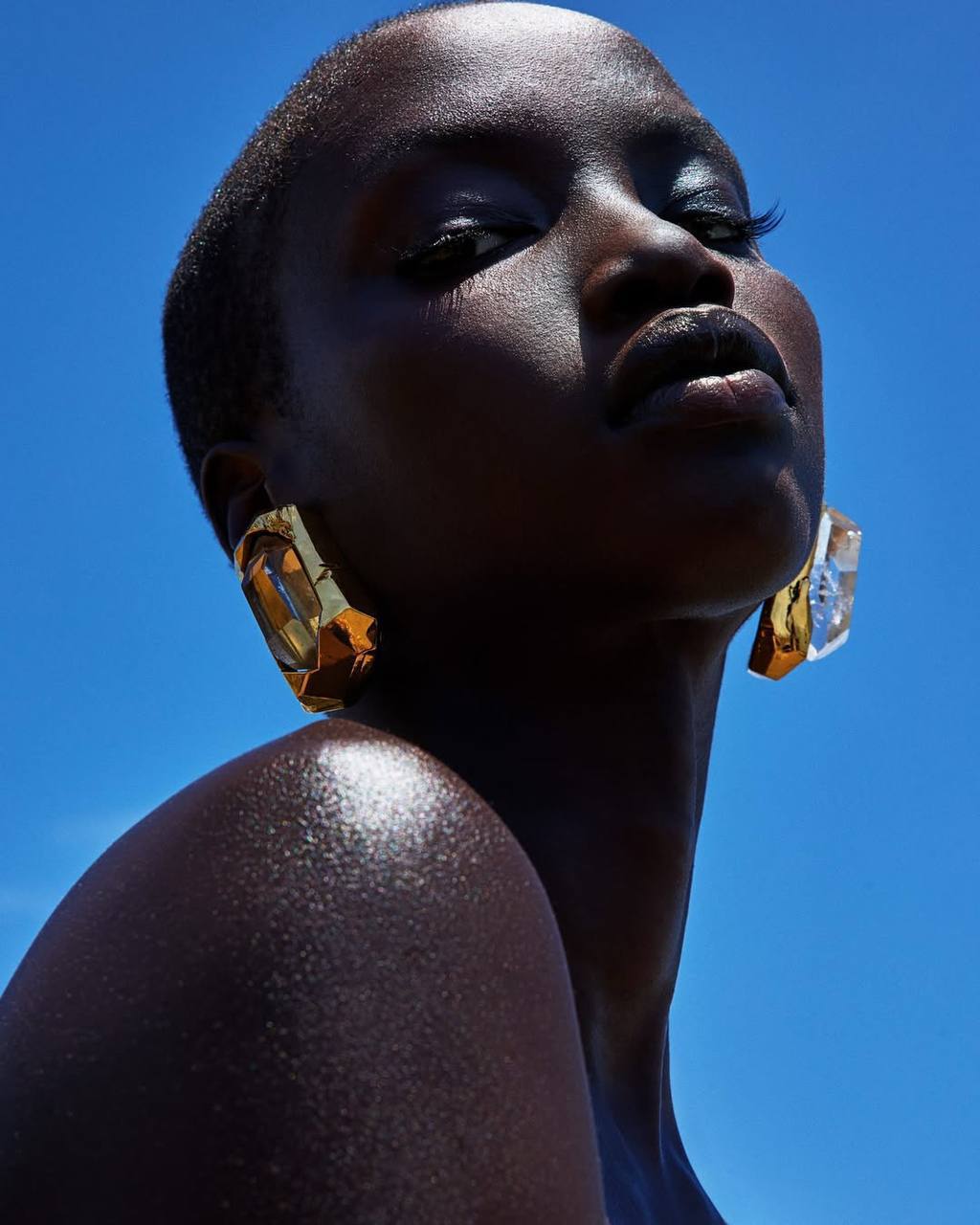 Утонченная красота природы и человека — «Vogue France»🤍
*На обложке Анок Яй | Сетка — социальная сеть от hh.ru