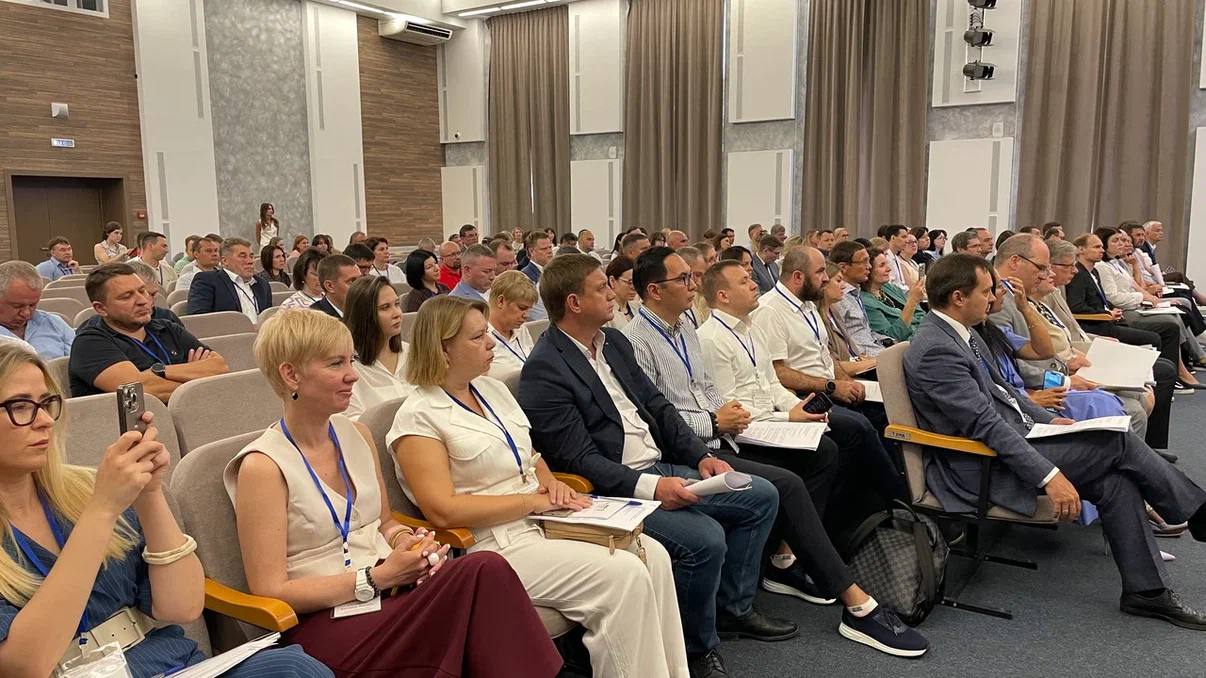 🎯 Сегодня принял участие в стратегической сессии «Обеспечение устойчивого экономического роста».
На площадке собрались ключевые представители бизнеса, власти и образования Самарской области | Сетка — социальная сеть от hh.ru