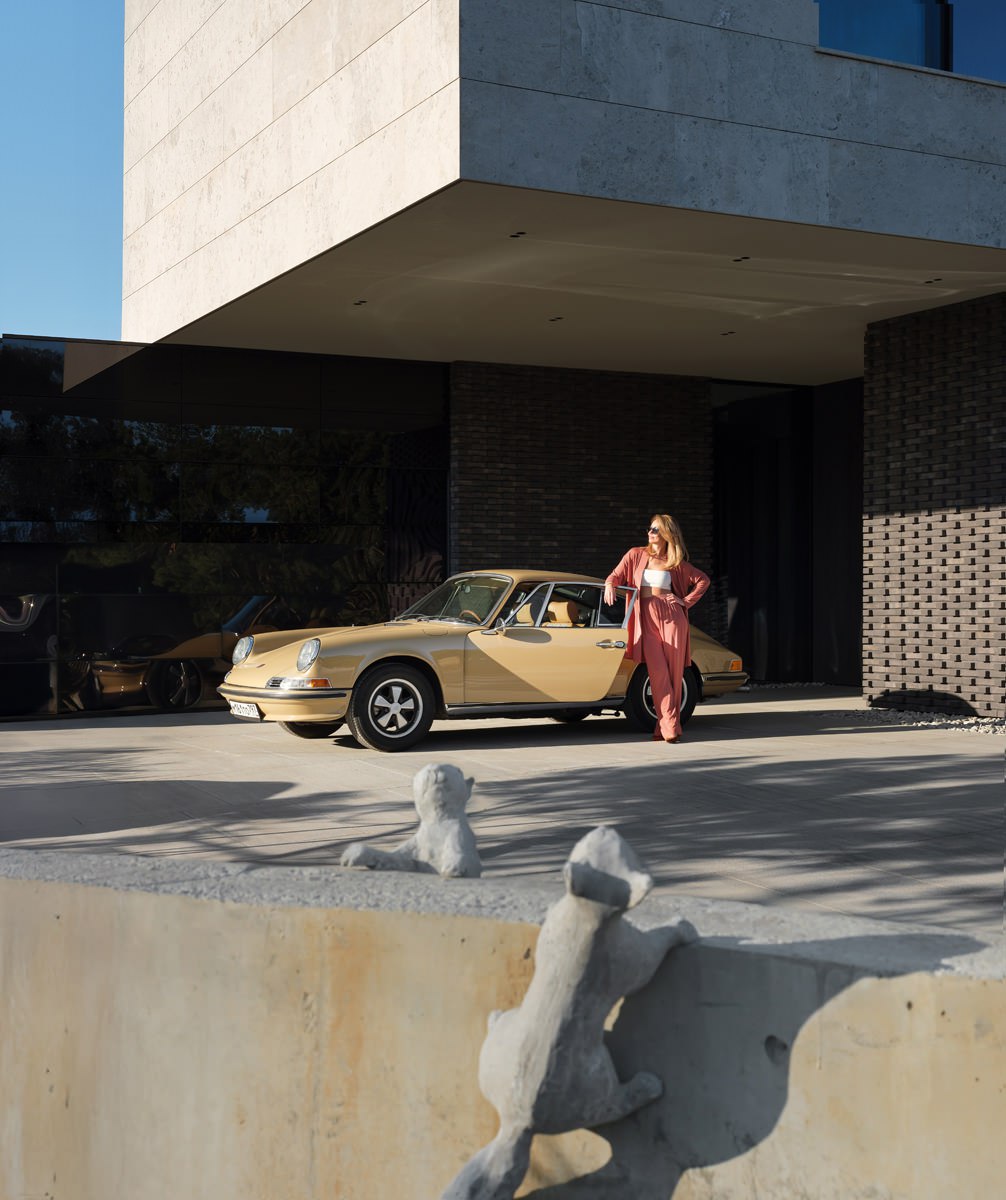 Архитектор Александра Фёдорова показала WA свой новый проект — виллу, построенную на продажу, но изобилующую уникальными деталями, созданными специально для этого проекта. Уже на сайте wajournal | Сетка — социальная сеть от hh.ru