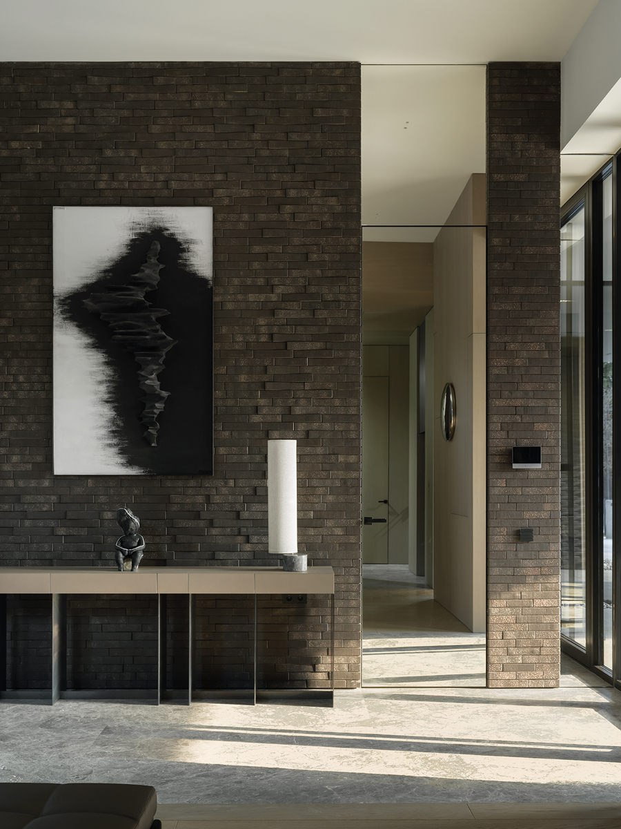 Архитектор Александра Фёдорова показала WA свой новый проект — виллу, построенную на продажу, но изобилующую уникальными деталями, созданными специально для этого проекта. Уже на сайте wajournal | Сетка — социальная сеть от hh.ru