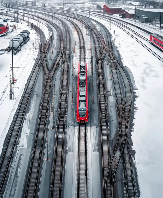 Фото с дронов, сгенерированные Midjourney | Сетка — социальная сеть от hh.ru