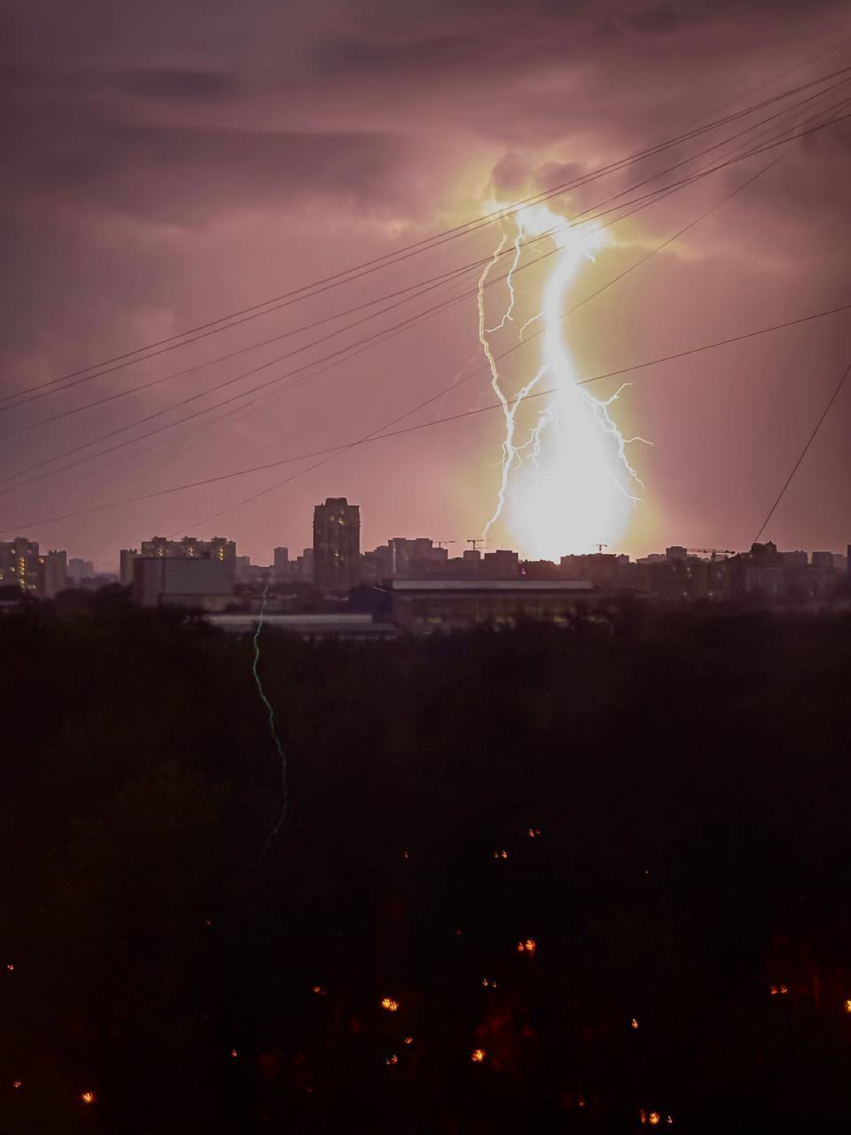 🌧️ Гроза после жары: Москва вздохнула с облегчением! | Сетка — социальная сеть от hh.ru