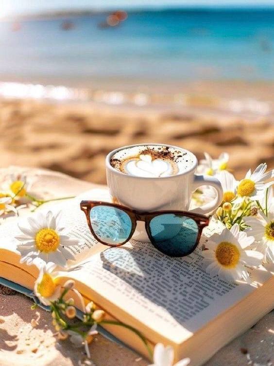 Книгой августа в книжном клубе «Что читает Венди Роудс?» стала книга Мариам Петросян «Дом, в котором…»
Тутта Ларсен, озвучившая книгу, сказала о ней так:
Эту книгу не читаешь, в ней живешь
Анастасия З... | Сетка — социальная сеть от hh.ru