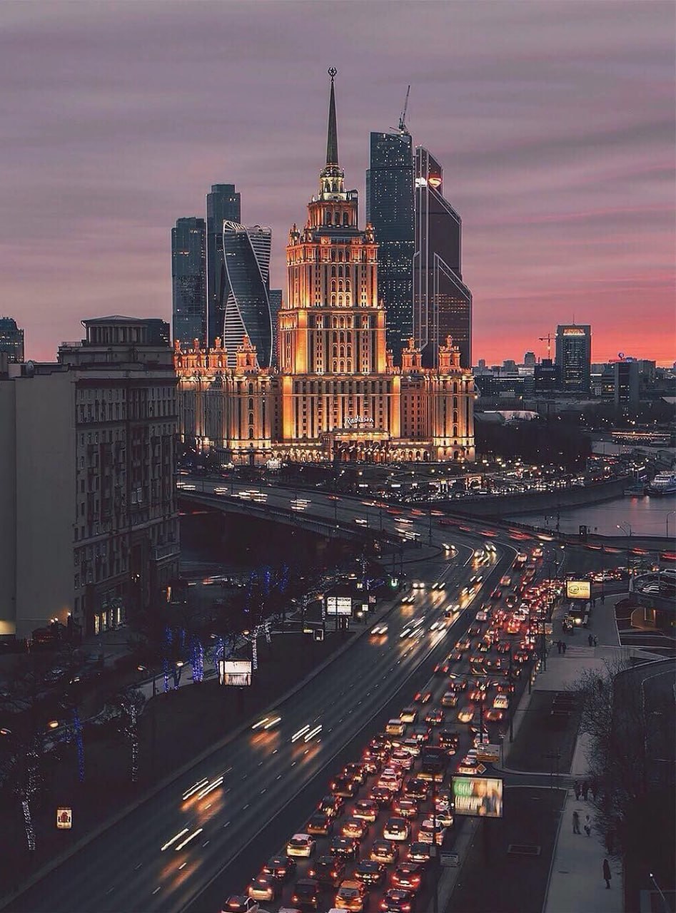 #афиша #понедельник #4августа
🎉АФИША:
4 августа
Выставки:
🔸Выставка «Не слитно, не раздельно» (до 28 сентября)
📍Болотная наб., 15
🔸Выставка «Улица сна» (до 16 ноября)
📍Болотная наб | Сетка — социальная сеть от hh.ru