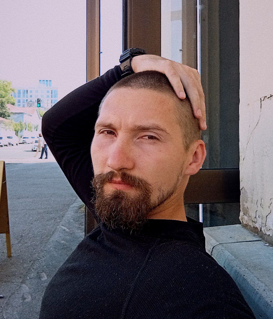 Ты не обязан переживать, чтобы быть рядом.
Иногда кажется, что если я не переживаю вместе с кем-то — значит, я черствый | Сетка — социальная сеть от hh.ru